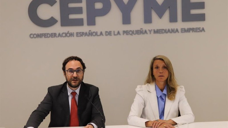ep angela de miguel presidenta de cepyme y el director de economia y politicas sectoriales de la