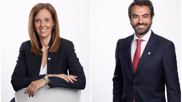 ep archivo   blanca pfretzschner y gonzalo de la puente del equipo de distribucion de axa xl iberia