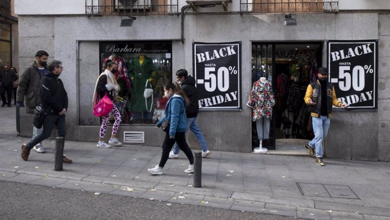 ep archivo carteles publicitarios en un negocio para la campana black friday de 2021 ep archivo carteles publicitarios en un negocio para la campana black friday de 2021
