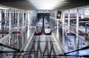ep archivo   dos trenes en las vias de la estacion de atocha almudena grandes