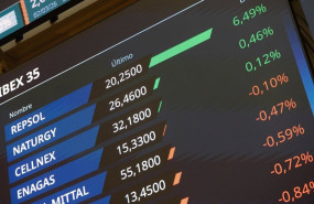 ep archivo   paneles informativos en el palacio de la bolsa de madrid a 2 de marzo de 2026 en madrid
