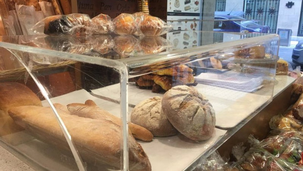 ep archivo   productos de panaderia en un establecimiento de san sebastian