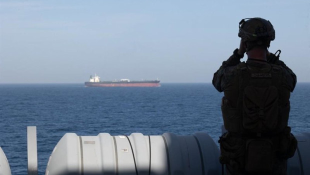ep archivo un marine a bordo del transporte anfibio uss new orleans lpd 18 durante el bloqueo ep archivo un marine a bordo del transporte anfibio uss new orleans lpd 18 durante el bloqueo
