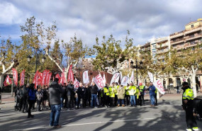 ep archivo   vigilantes de seguridad de norvik se concentran en logrono para exigir el pago de las