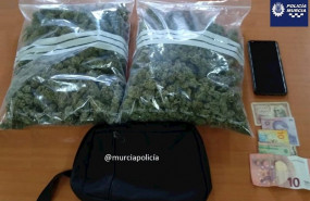 ep detienen a un hombre con casi medio kilo de cogollos de marihuana dentro de un carro de la compra