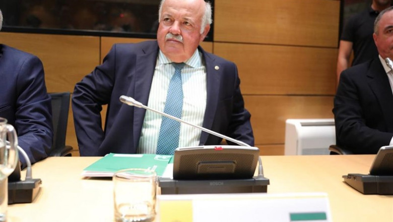 El consejero de Salud de la Junta de Andalucía, Jesús Aguirre Muñoz, durante la reunión de la ministra de Sanidad en funciones, María Luisa Carcedo, con representantes de todas las comunidades para abordar la gestión del brote de listeriosis. | Jesús Hellín - Europa Press ep el consejero de salud de la junta de andalucia jesus aguirre munoz durante la reunion de la