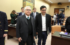 ep el ministro de universidades manuel castells i y el secretario primero del congreso por en comu