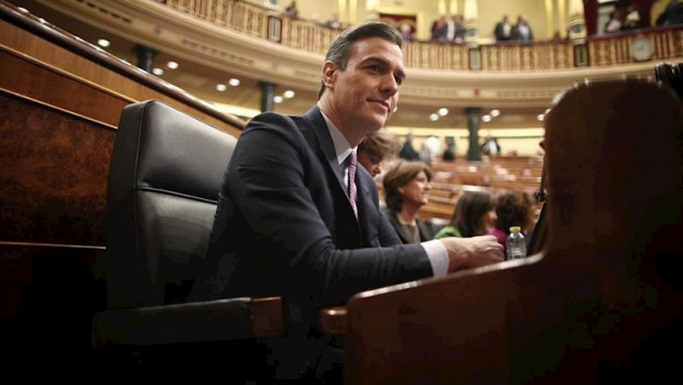 ep el presidente de gobierno en funciones y secretario general del psoe pedro sanchez sentado en su