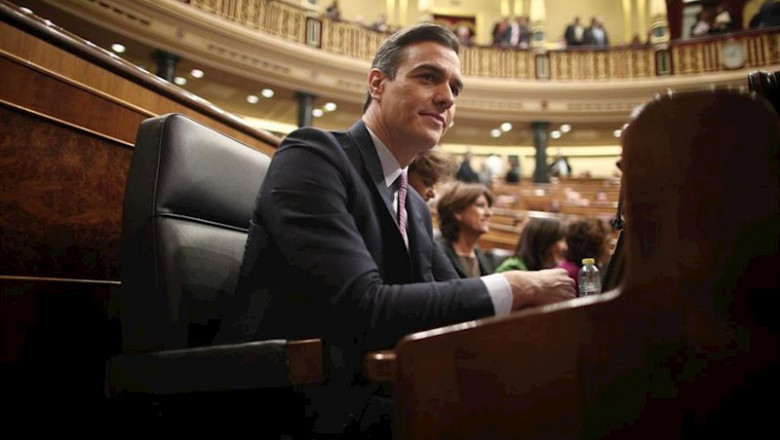 ep el presidente de gobierno en funciones y secretario general del psoe pedro sanchez sentado en su