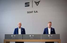 ep el vicepresidente ejecutivo de finanzas e it de seat carsten isensee y el presidente de la