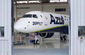 ep embraer entrega su e jet numero 2000 a azul linhas aereas ep embraer entrega su e jet numero 2000 a azul linhas aereas