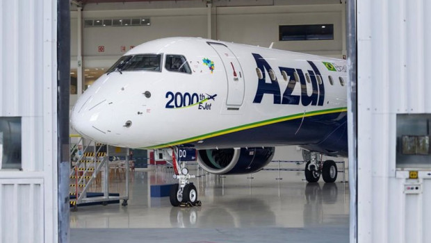 ep embraer entrega su e jet numero 2000 a azul linhas aereas