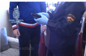 ep imagen de uno de los registros domiciliarios practicados por la policia nacional