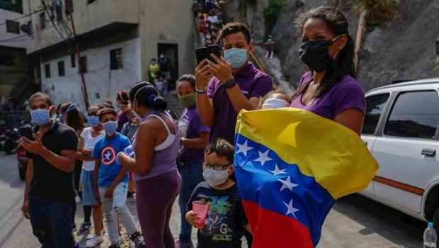 ep imagen de varias personas en venezuela con mascarillas