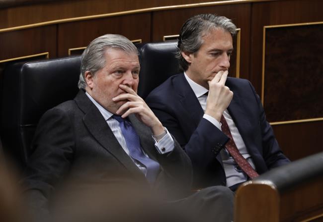 Iñigo Méndez de Vigo e Iñigo de la Serna en la sesión de control al Gobierno | EUROPA PRESS ep inigo mendezvigo e inigola sernala sesioncontrolgobierno