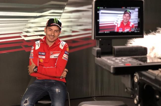 ep jorge lorenzo duranteentrevistala escuderia ducati