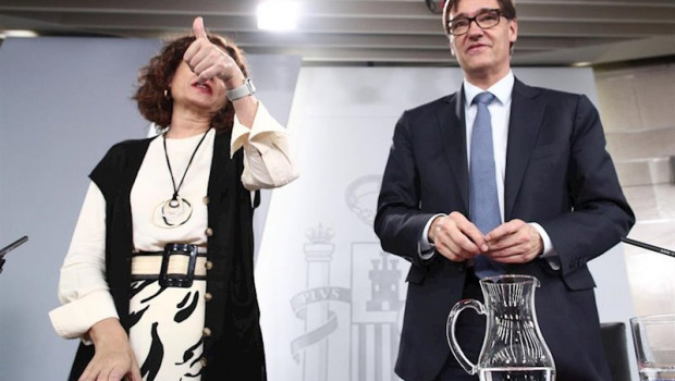 ep la ministra de hacienda maria jesus montero y el ministro de sanidad salvador illa minutos antes