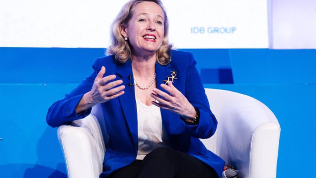 ep la presidenta del banco europeo de inversiones nadia calvino durante una conversacion en el