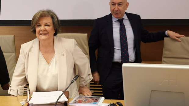 ep la presidenta del tribunal de cuentas enriqueta chicano javega y el diputado del psoe alejandro