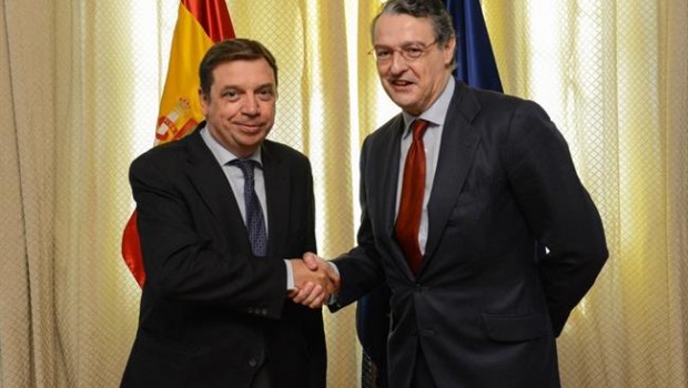ep luis planas ministroagricultura y pau roca secretario generalla fev