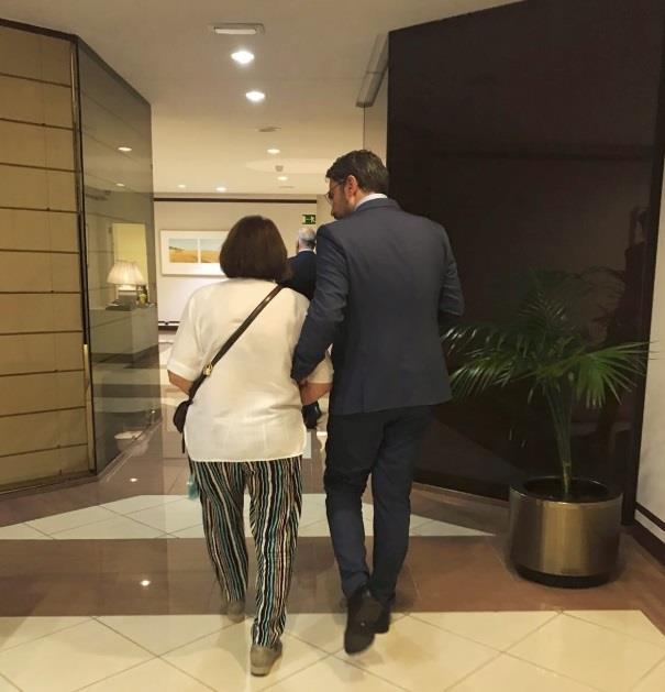 Máxim se despide en Twitter con una imagen con su madre: "Para defender aquello | MÁXIM HUERTA TWITTER ep maximdespidetwitteruna imagensu madre para defender aquello