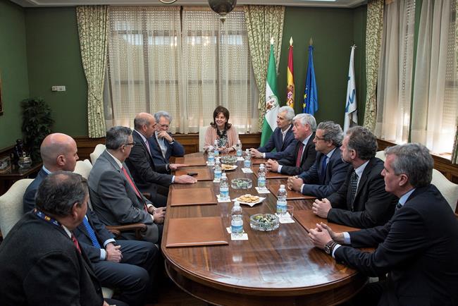 Pilar Platero, presidenta de la SEPI, con trabajadores de astilleros gaditanos | EUROPA PRESS/SEPI ep pilar platero presidentala sepi con trabajadoresastilleros gaditanos