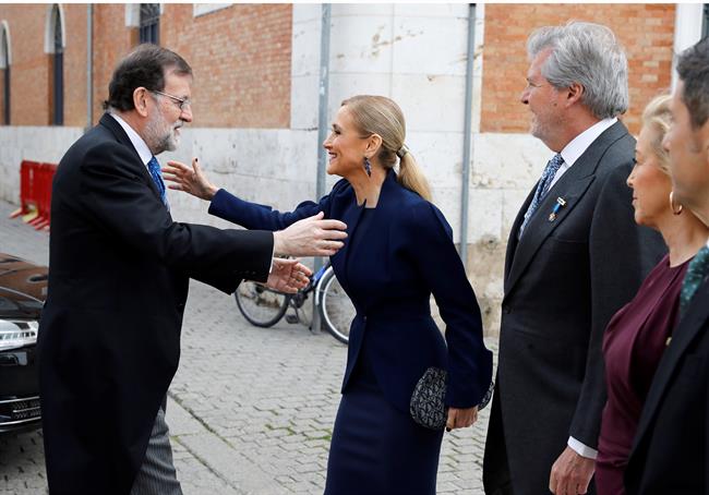 ep rajoy saludacifuentessu llegadala entregapremio cervantes 20180423143102
