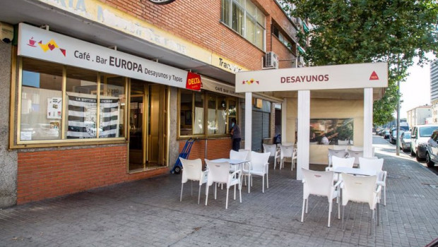 ep terraza vacia en un bar del barrio la paz perteneciente a la zona de salud la paz en badajoz