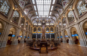 ep vista del interior del palacio de la bolsa en la ultima sesion bursatil del ano a 30 de diciembre