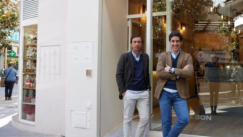 juan jurado y pablo lpez socios de silbon delante de silbon bar cap