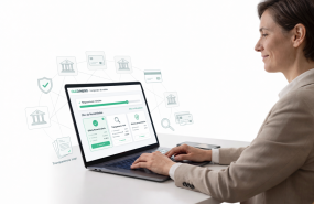 usurio utilizando plataforma de comparao de crdito 