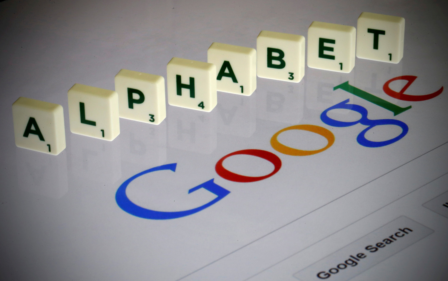 Alphabet (Google) cae tras presentar su último avance en inteligencia artificial