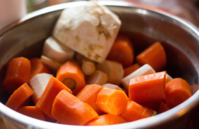 chicken broth 1816718 1920 1 