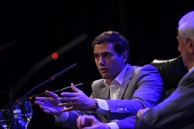 Albert Rivera y Vargas Llosa intervienen en la clausura de un foro en Madrid | ÓSCAR DEL POZO/EUROPA PRESS ep albert riveravargas llosa intervienenla clausuraun foromadrid