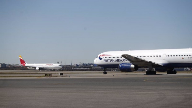 ep archivo   aviones de iberia y british airways en barajas