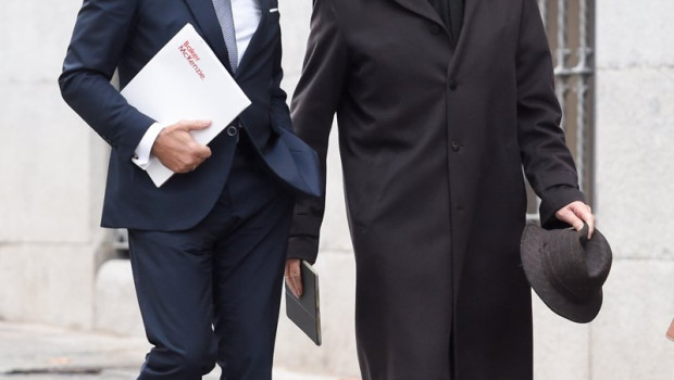ep archivo   el expresidente del bbva francisco gonzalez d y su abogado jesus santos llegan a la