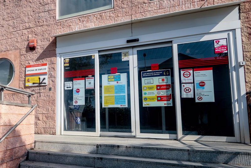 El paro sube en 38.725 personas en enero, pero el total sigue debajo de los 2,6 millones