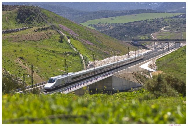 AVE Málaga tren alta velocidad viaje turismo Madrid servicio ferroviario | EUROPA PRESS/RENFE - Archivo ep ave malaga tren alta velocidad viaje turismo madrid servicio ferroviario