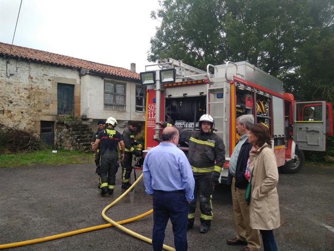 Bomberos sofocan incendio de una casa en la que ha fallecido un hombre | 112 ep bomberos sofocan incendiouna casalaha fallecidohombre