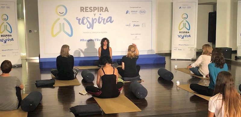 ep campana de roche y aeacap para concienciar sobre el cancer de pulmon a traves del yoga