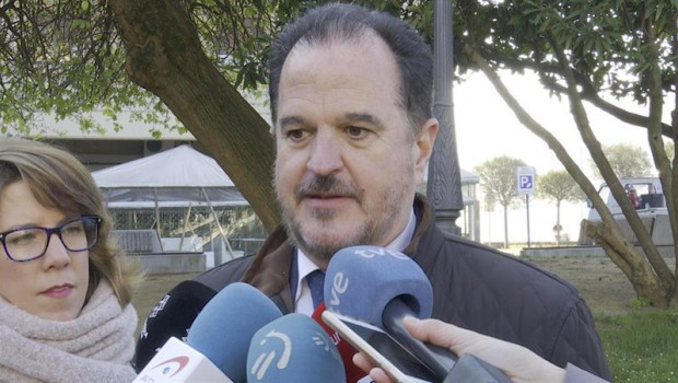 ep carlos iturgaiz atiende a los medios informativos en getxo un dia despues de ser propuesto