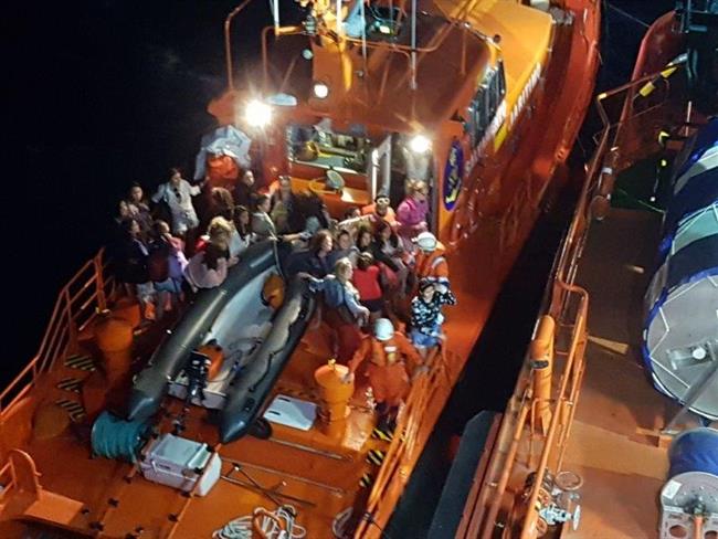 Catamarán Magic U tras chocar con piedras del fondo del mar | SALVAMENTO MARÍTIMO ep catamaran magictras chocarpiedrasfondomar