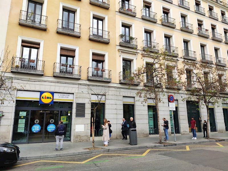 Economia Lidl Limita El Acceso A Sus Tiendas Y Fija Un Aforo De