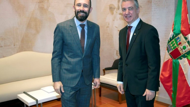 ep el delegado del gobierno denis itxaso junto al lehendakari inigo urkullu