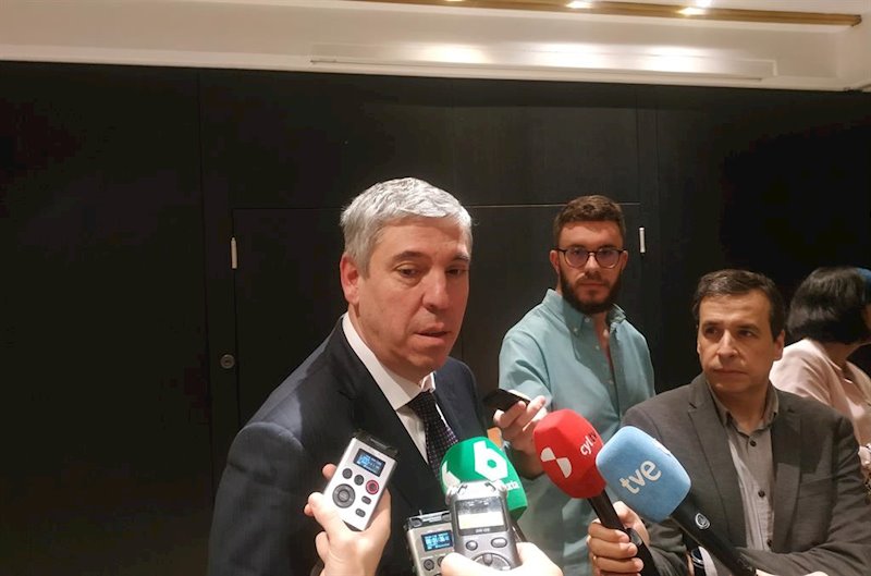 https://img2.s3wfg.com/web/img/images_uploaded/6/b/ep_el_director_de_fabricaciones_y_logistica_del_grupo_renault_y_presidente_de_anfac_jose_vicente_de.jpg