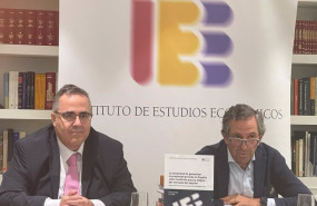ep el director general del iee gregorio izquierdo izda y el presidente del organismo inigo fernandez