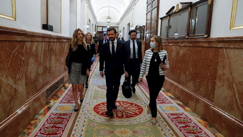 ep el lider del pp pablo casado llega este miercoles al congreso junto a cayetana alvarez de toledo