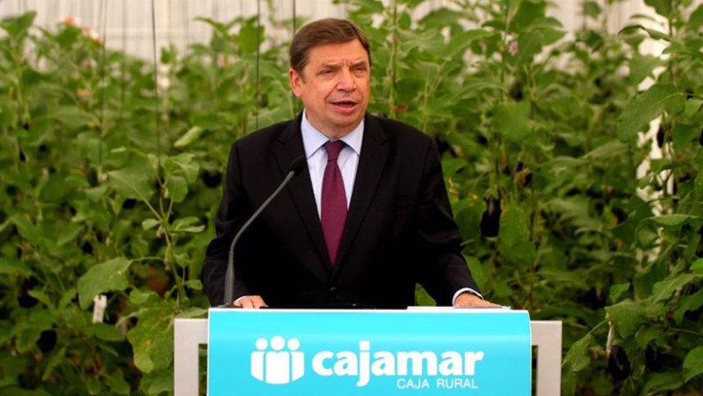 El ministro de Agricultura, Pesca y Alimenación, Luis Planas, interviene en un acto en la finca experimental Las Palmerillas de Cajamar, en El Ejido (Almería). | CAJAMAR ep el ministro de agricultura pesca y alimenacion luis planas interviene en un acto en la finca