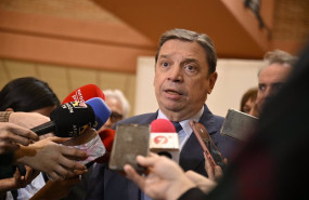 ep el ministro de agricultura pesca y alimentacion luis planas atiende a los medios en una foto de