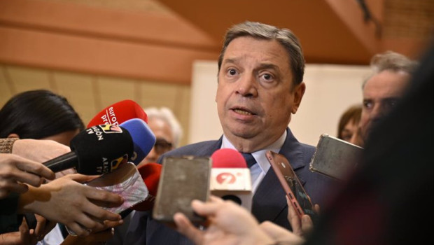 ep el ministro de agricultura pesca y alimentacion luis planas atiende a los medios en una foto de